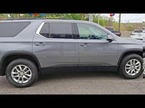 Certified 2019 Chevrolet Traverse LT FWD image 9