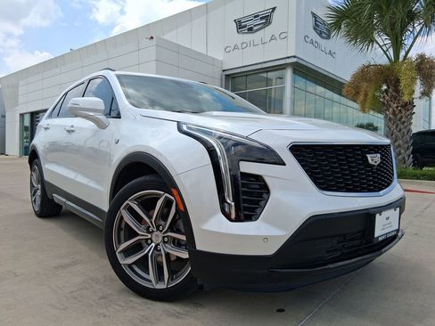 Used 2023 Cadillac XT4 Sport w/ Enhanced Visibility Package FWD image 1