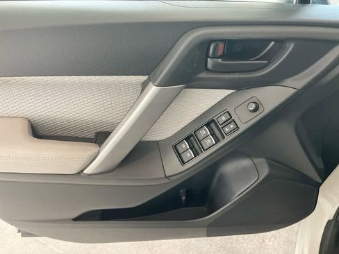 Used 2017 Subaru Forester 2.5i Premium image 13