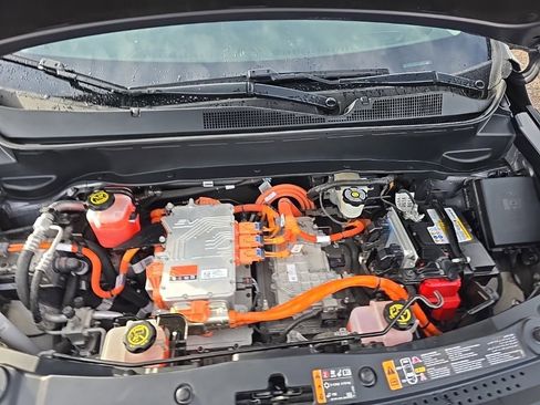 Used 2022 Chevrolet Bolt EUV LT w/ Convenience Package image 24