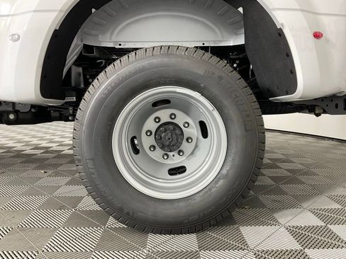 New 2026 Ford F350 4x4 Crew Cab DRW Super Duty image 11