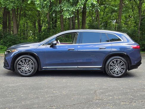 Used 2023 Mercedes-Benz EQS 450+ 4MATIC SUV w/ AMG Line Exterior Package image 3