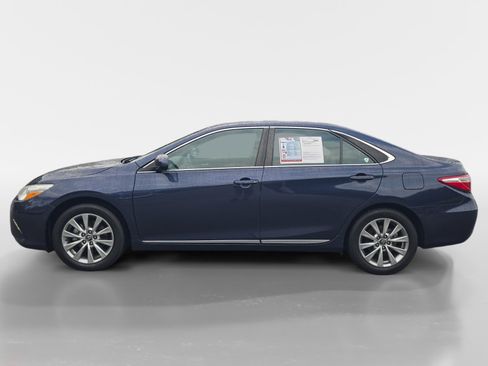 Used 2017 Toyota Camry XLE FWD image 2