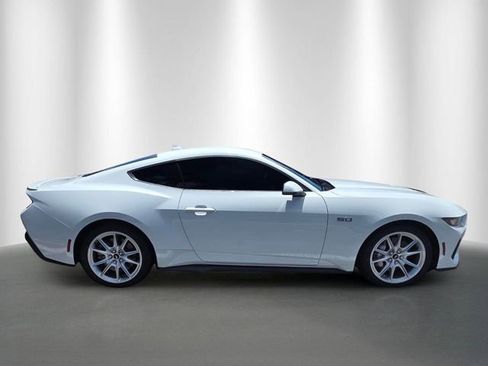 Used 2025 Ford Mustang GT Premium RWD image 4