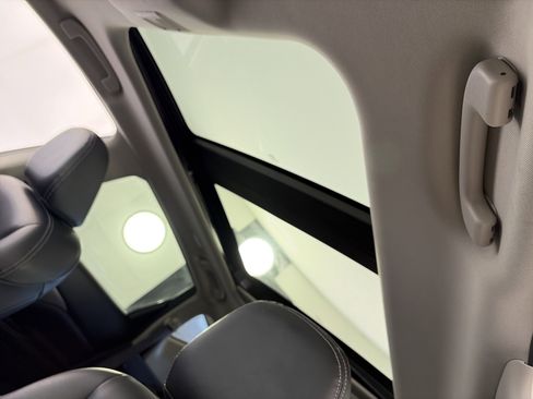 Used 2024 Nissan Murano SV AWD/4WD image 18