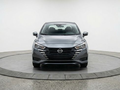 Used 2025 Nissan Versa SV FWD image 2