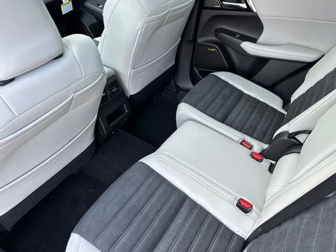 New 2026 Mitsubishi Outlander SE AWD/4WD image 12