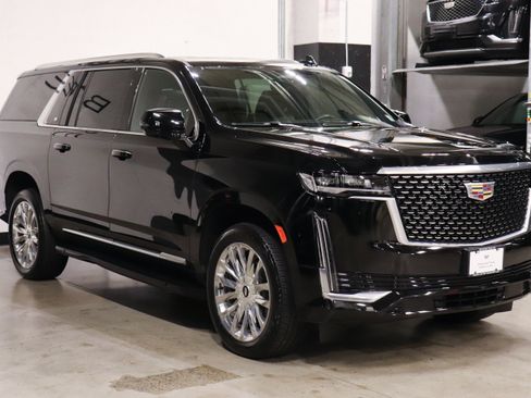 Used 2022 Cadillac Escalade ESV Premium Luxury image 7