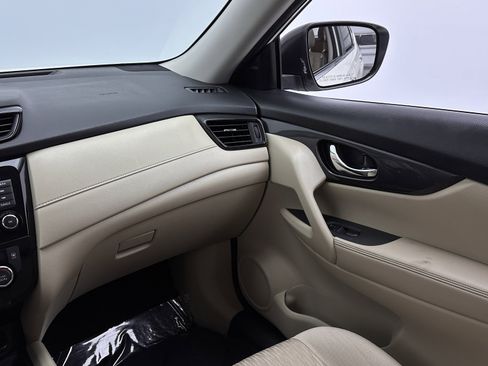 Used 2020 Nissan Rogue SV image 28