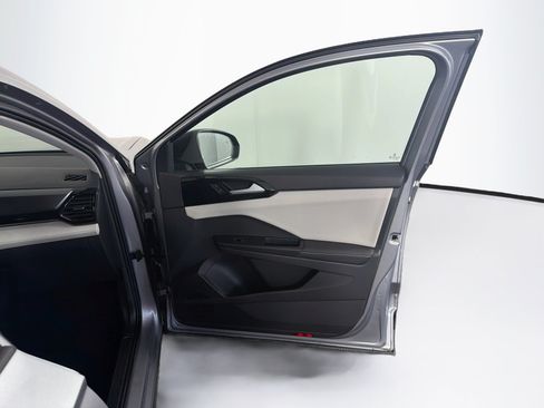 Used 2025 Volkswagen Taos S FWD image 31