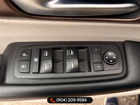 Used 2019 Chrysler Pacifica Touring-L image 16