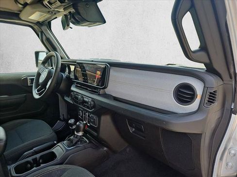 Used 2024 Jeep Wrangler Unlimited AWD/4WD image 19