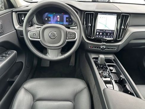 Used 2025 Volvo XC60 B5 Core AWD/4WD image 15