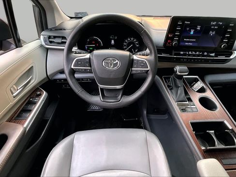 Certified 2023 Toyota Sienna XLE AWD/4WD image 6