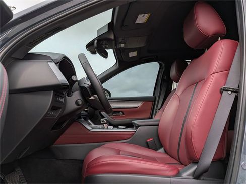 Certified 2025 MAZDA CX-70 3.3 Turbo S w/ Premium Package image 12