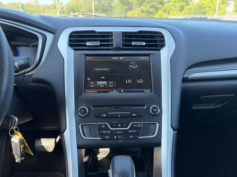 Used 2016 Ford Fusion SE FWD image 21