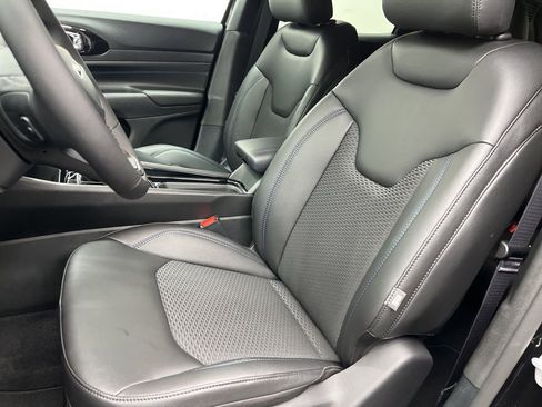 New 2026 Jeep Compass Latitude image 8