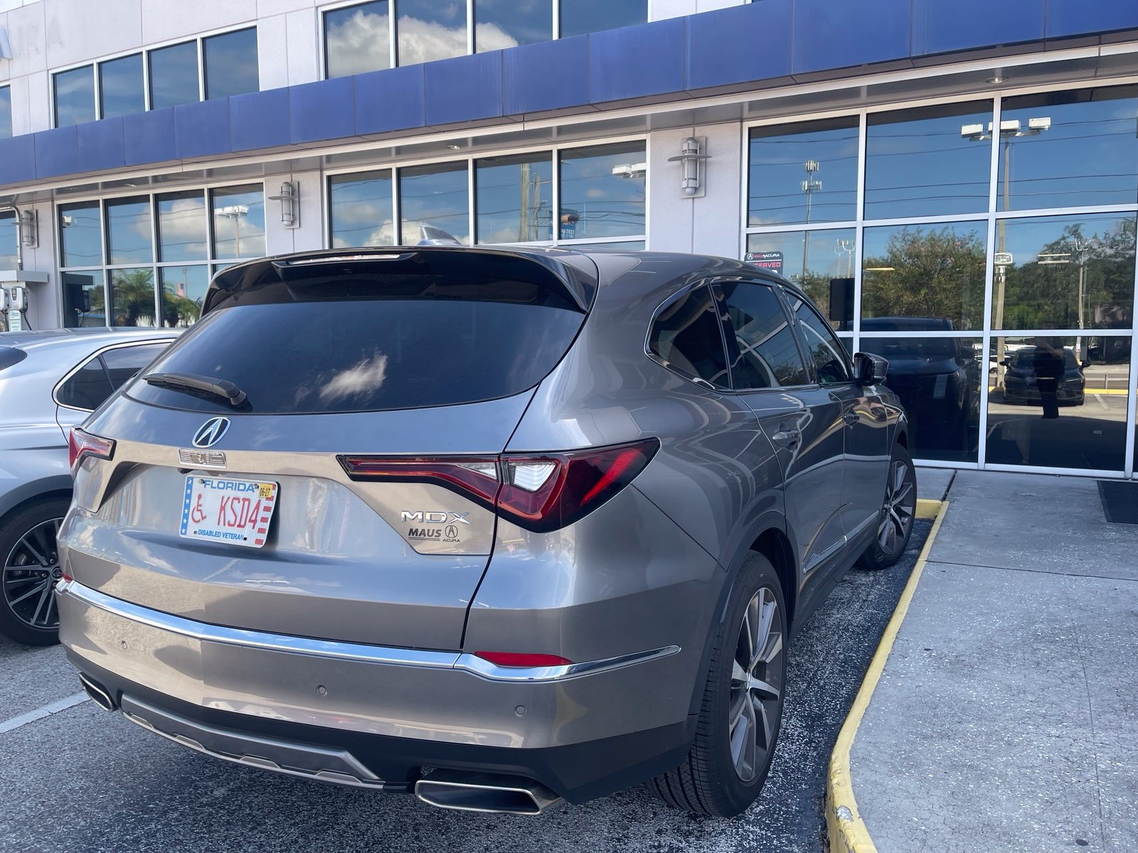 Used 2025 Acura MDX w/ Technology Package FWD image 5