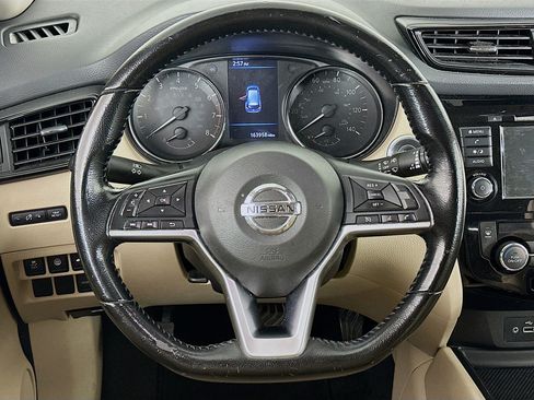 Used 2020 Nissan Rogue SV FWD image 18