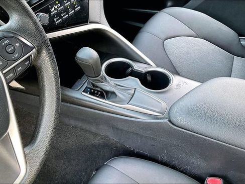 Used 2021 Toyota Camry LE FWD image 18