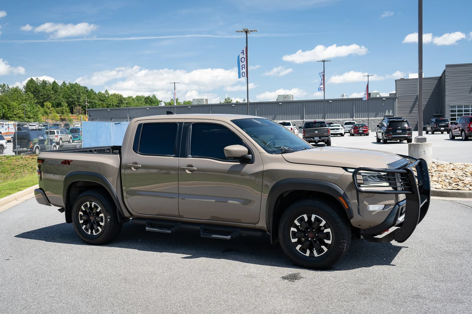 Used 2023 Nissan Frontier PRO-4X w/ Pro Convenience Package AWD/4WD image 12