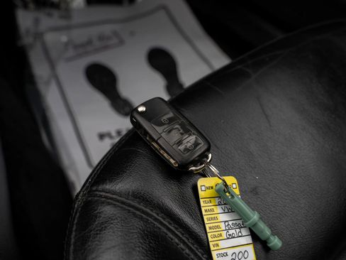 Used 2001 Volkswagen Passat GLX image 24