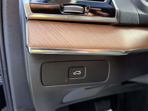 Used 2024 Volvo XC90 B6 Plus w/ Protection Package Premier image 21