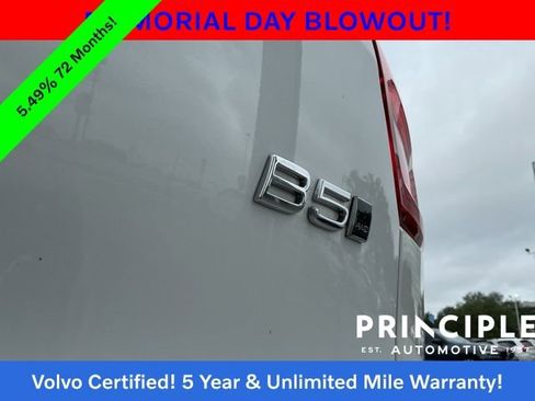 Used 2025 Volvo XC40 B5 Plus AWD/4WD image 14