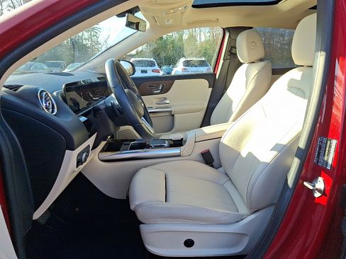 Used 2021 Mercedes-Benz GLA 250 4MATIC image 13