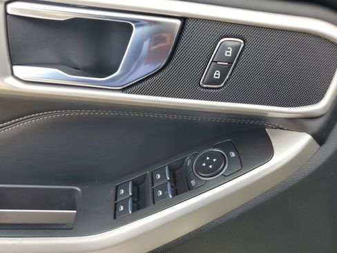 Used 2023 Ford Explorer XLT image 27