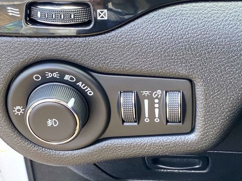 Certified 2020 Jeep Cherokee Latitude Plus AWD/4WD image 22