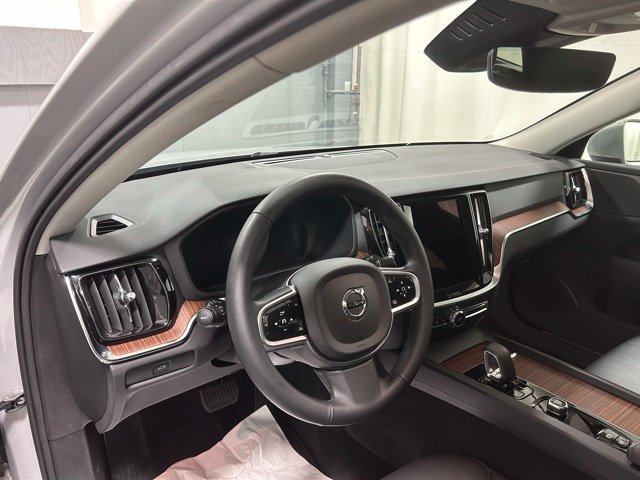 Used 2025 Volvo V60 B5 Cross Country Plus AWD/4WD image 12