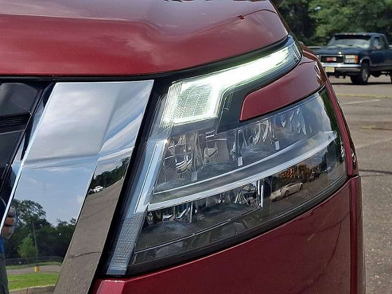 Used 2022 Nissan Pathfinder Platinum w/ Cargo Package AWD/4WD image 29