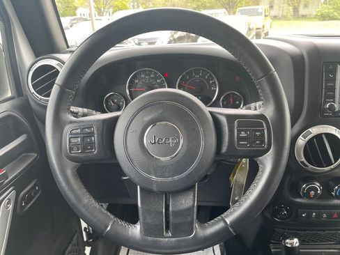 Used 2017 Jeep Wrangler Unlimited Sahara w/ Connectivity Group AWD/4WD image 21