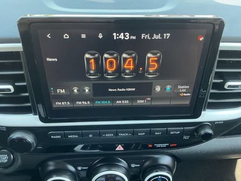 Used 2022 Hyundai Venue Limited FWD image 15