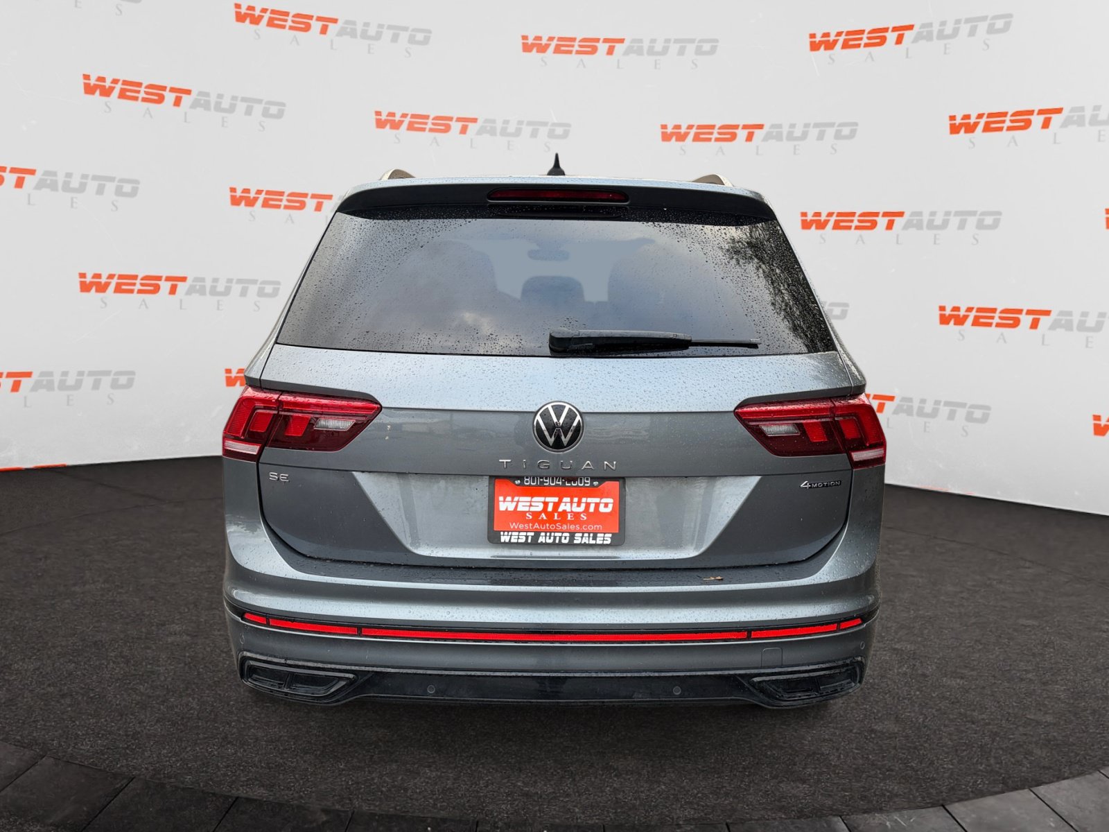 Used 2023 Volkswagen Tiguan SE R-Line AWD/4WD image 4