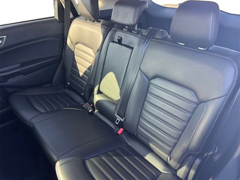 Used 2024 Ford Edge SEL image 13
