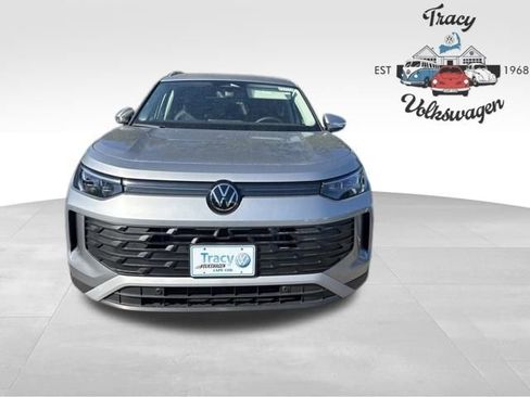 New 2025 Volkswagen Tiguan SE image 2