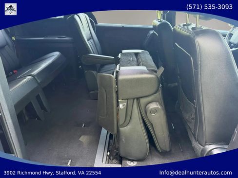 Used 2015 Chrysler Town & Country S FWD image 18
