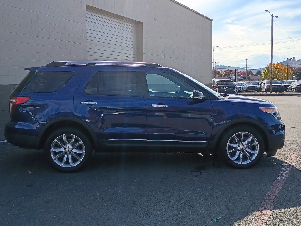 Used 2014 Ford Explorer XLT w/ Equipment Group 202A AWD/4WD image 3