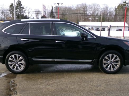 Used 2019 Subaru Outback 2.5i Touring image 9