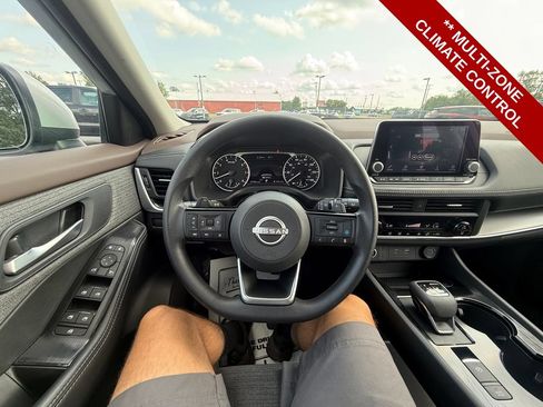 Used 2023 Nissan Rogue SV AWD/4WD image 15
