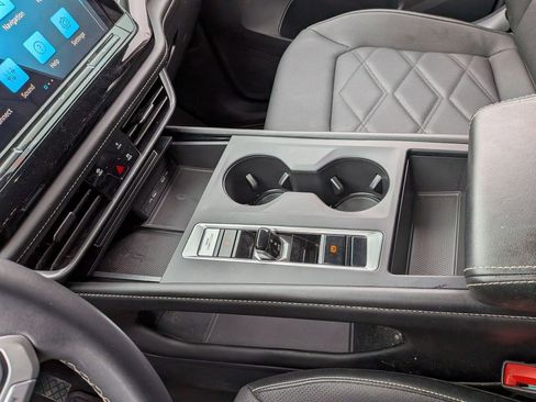 Used 2024 Volkswagen Atlas SE image 14