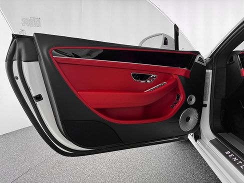 Used 2026 Bentley Continental GT image 13