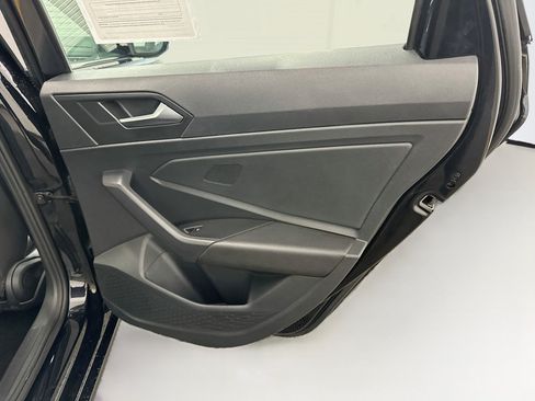 Used 2024 Volkswagen Jetta SE FWD image 31