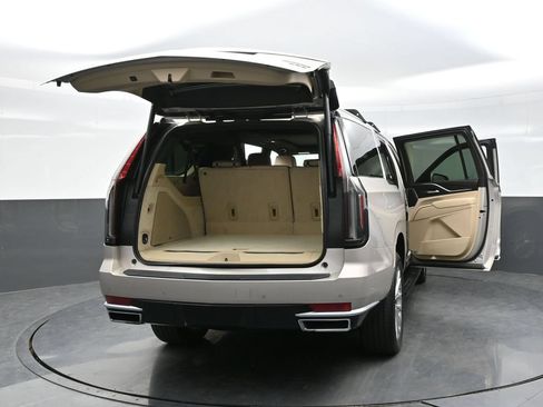 Certified 2024 Cadillac Escalade ESV Premium Luxury AWD/4WD image 44