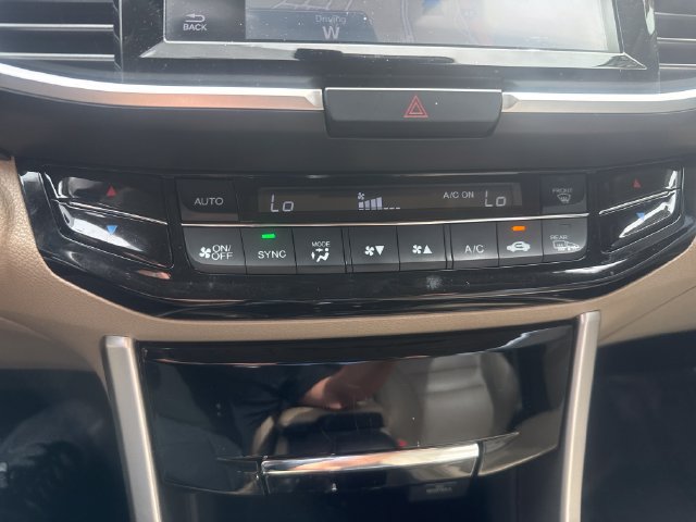 Used 2017 Honda Accord Touring image 15