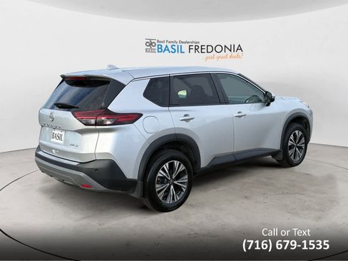 Used 2022 Nissan Rogue SV image 5