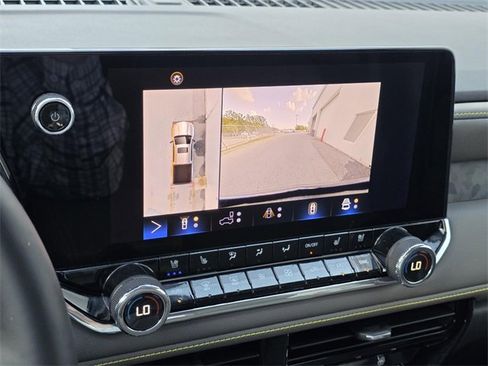 Used 2024 Chevrolet Colorado ZR2 w/ ZR2 Convenience Package III image 14