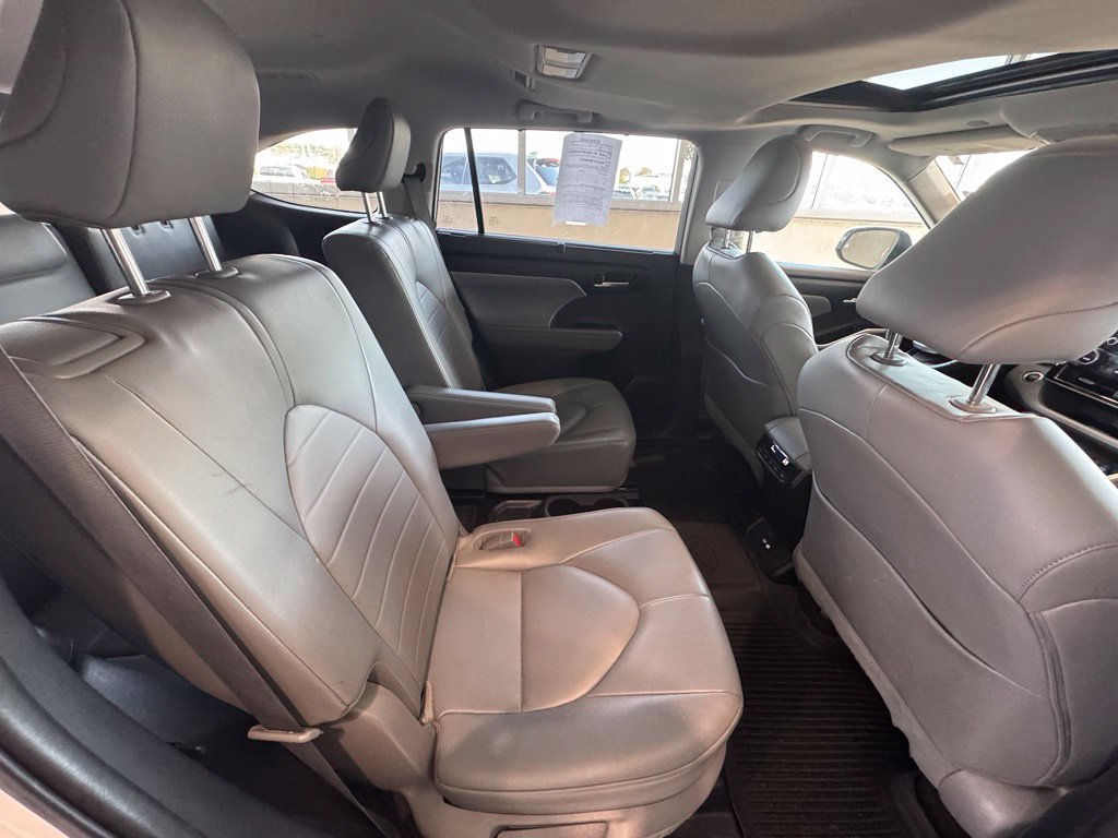 Used 2023 Toyota Highlander XLE FWD image 22